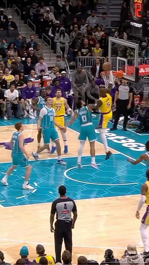 东契奇妙传助攻 海斯空接炸筐 东契奇妙传助攻 海斯空接炸筐